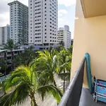 Gorgeous One Bedroom Bamboo Blocks From The Beach