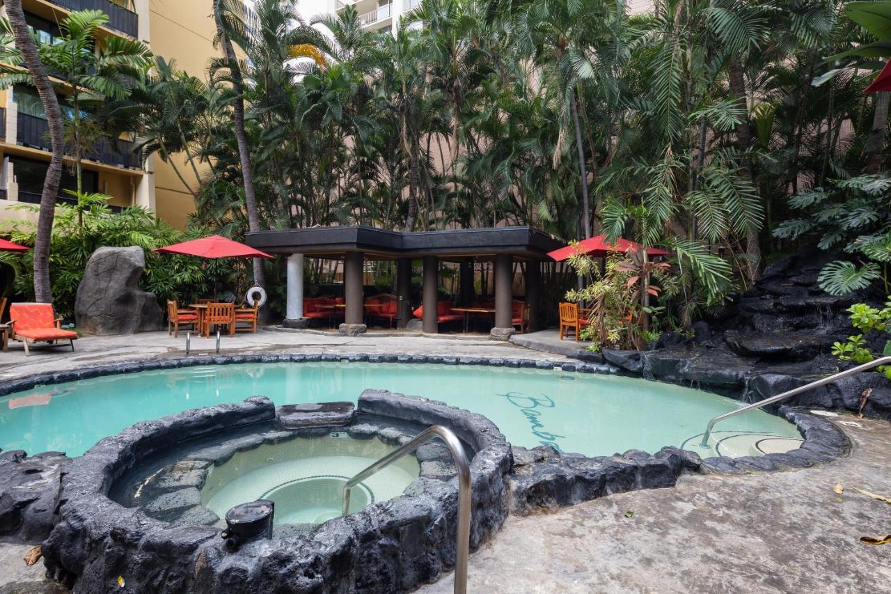 Gorgeous One Bedroom Bamboo Blocks From The